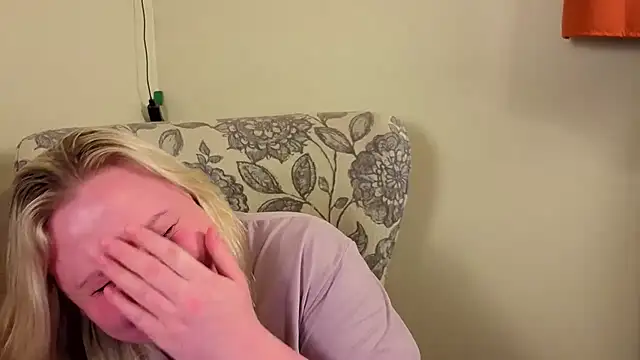 PhatAssBlond online show from June 2026 12:53:02 AM