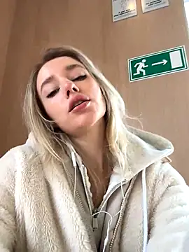 Snapshot of SSSATIVA_model chatting on November 2025 12:35:01 AM SSSATIVA model online show from November 2025 12:35:01 AM