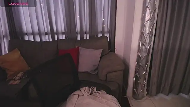 lia huan online show from February 2025 01:51:02 PM