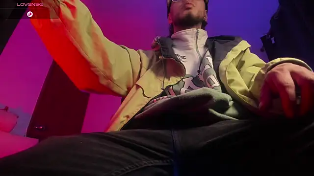 s sven03 online show from December 2025 01:45:01 AM