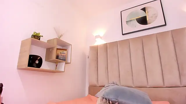 Snapshot of Anniie_Queen chatting on December 2024 06:10:02 AM Anniie Queen online show from December 2024 06:10:02 AM