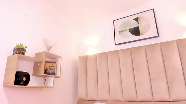 Snapshot of Anniie_Queen chatting on February 2025 03:29:02 AM Anniie Queen online show from February 2025 03:29:02 AM