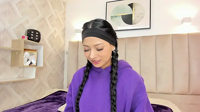 Snapshot of Anniie_Queen chatting on May 2026 03:35:02 AM Anniie Queen online show from May 2026 03:35:02 AM