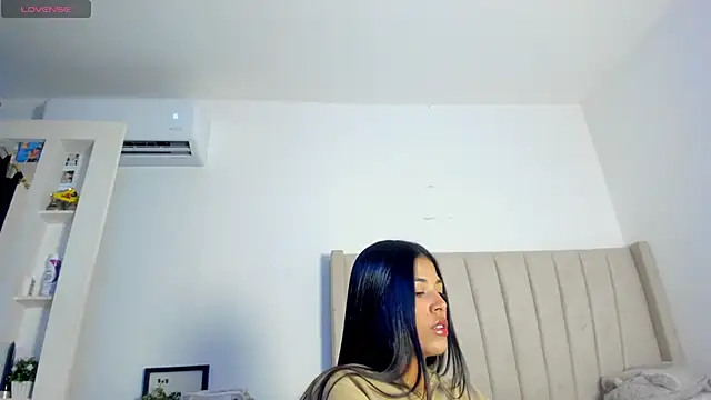 Mady-Edwards online show from November 2025 10:23:02 PM