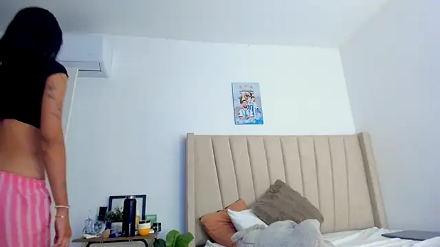 Mady-Edwards online show from February 2026 12:09:02 AM