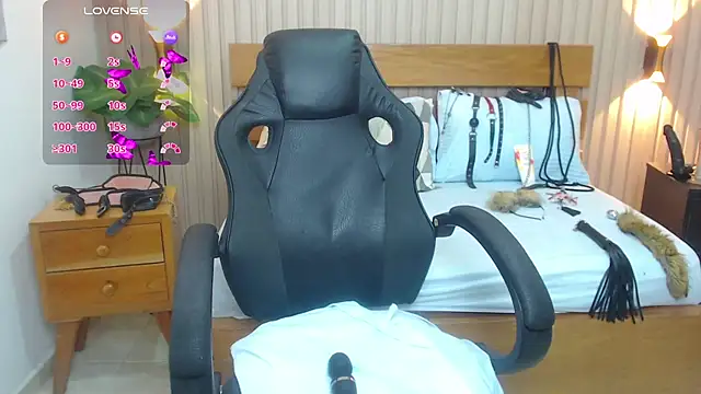 Snapshot of luciana_ballesteros_ chatting on March 2025 12:23:02 PM luciana ballesteros online show from March 2025 12:23:02 PM