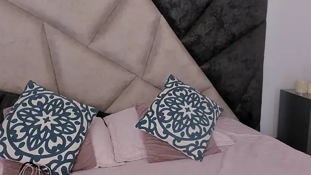 FaloonRoussel online show from June 2026 08:18:01 PM