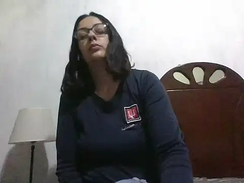 Snapshot of Samanthat33 chatting on December 2024 05:10:01 AM Samanthat33 online show from December 2024 05:10:01 AM