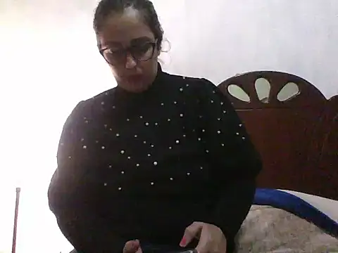 Snapshot of Samanthat33 chatting on January 2025 02:17:01 AM Samanthat33 online show from January 2025 02:17:01 AM