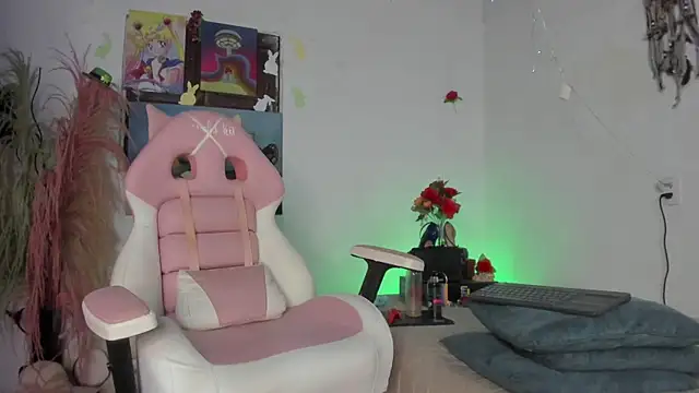 lovely kitt online show from July 2026 01:58:33 AM