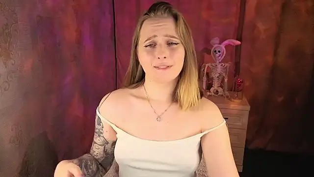 CuteLilyLove online show from May 2026 02:45:01 PM