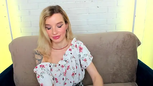 AlinaLovelyX online show from May 2026 01:33:02 AM