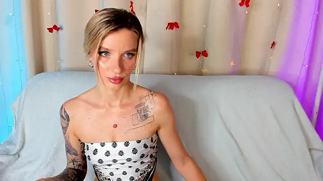 AlinaLovelyX online show from June 2026 01:22:01 AM