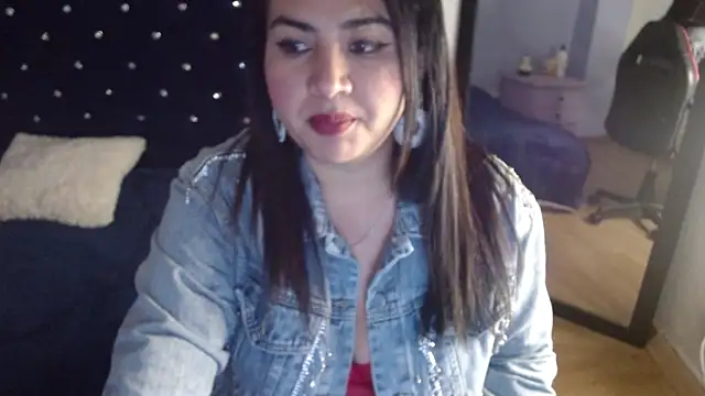 Snapshot of lucianaa_25 chatting on December 2024 03:55:01 PM lucianaa 25 online show from December 2024 03:55:01 PM