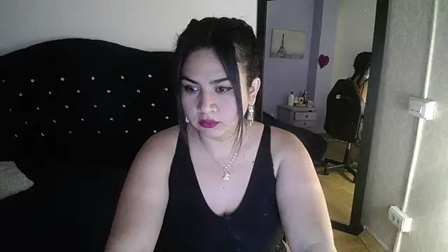 Snapshot of lucianaa_25 chatting on December 2024 01:43:02 PM lucianaa 25 online show from December 2024 01:43:02 PM