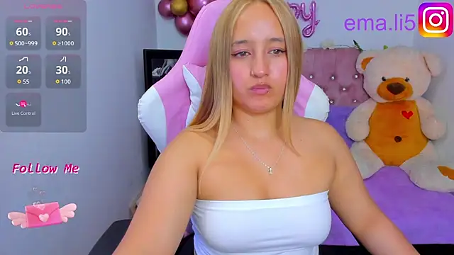 Snapshot of ema_tayy chatting on October 2025 09:20:01 PM ema tayy online show from October 2025 09:20:01 PM