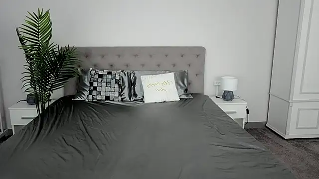 IceDanielles online show from March 2026 01:36:02 PM