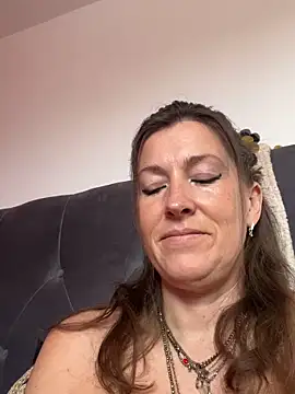 Lwhite1 online show from April 2026 04:05:01 PM