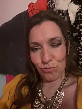 Lwhite1 online show from May 2026 10:33:02 PM
