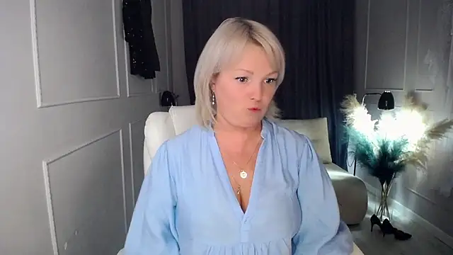 Juarnea online show from October 2025 12:27:01 PM