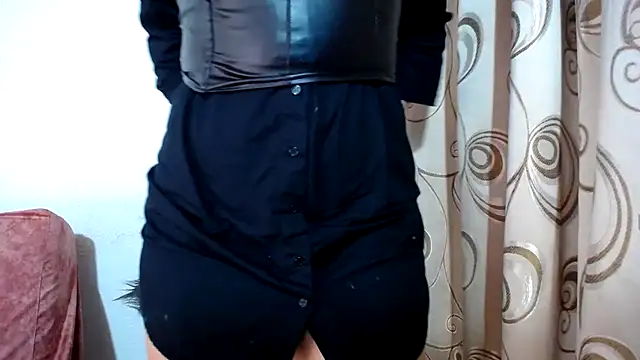 Snapshot of merlinaadams_ chatting on March 2025 06:26:02 PM merlinaadams online show from March 2025 06:26:02 PM