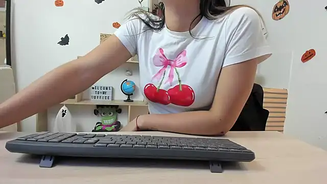 Snapshot of merlinaadams_ chatting on October 2025 08:31:01 PM merlinaadams online show from October 2025 08:31:01 PM