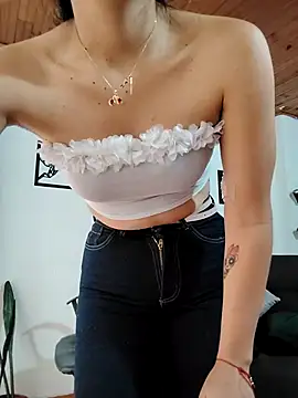 Snapshot of merlinaadams_ chatting on October 2025 01:34:02 PM merlinaadams online show from October 2025 01:34:02 PM