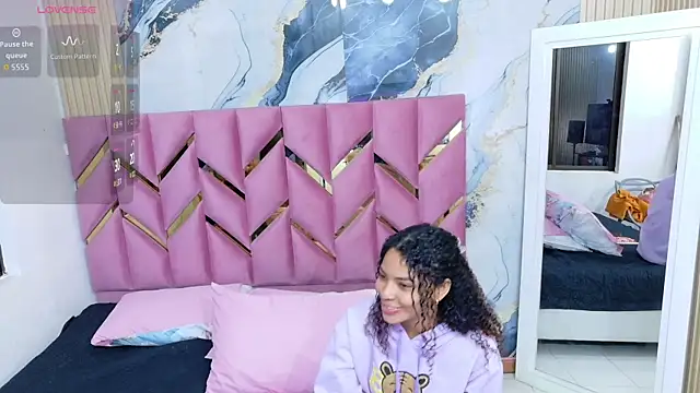 Snapshot of littleebonny chatting on November 2025 12:51:01 PM littleebonny online show from November 2025 12:51:01 PM