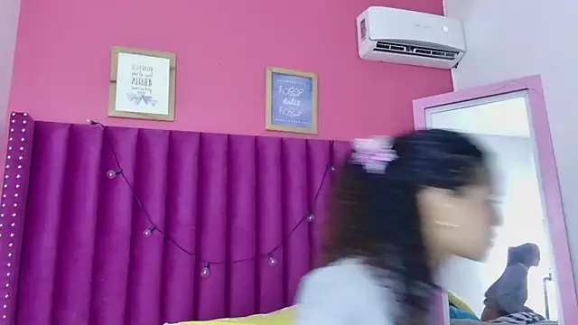 Snapshot of littleebonny chatting on December 2025 01:04:02 PM littleebonny online show from December 2025 01:04:02 PM