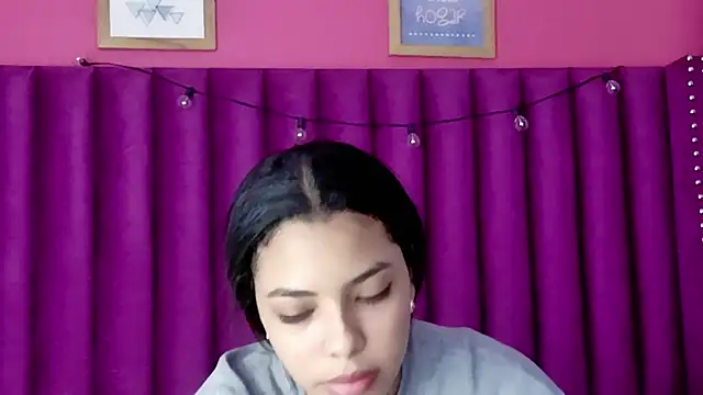 Snapshot of littleebonny chatting on December 2025 12:35:02 PM littleebonny online show from December 2025 12:35:02 PM