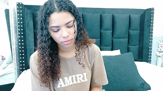 Snapshot of littleebonny chatting on January 2026 07:50:02 PM littleebonny online show from January 2026 07:50:02 PM