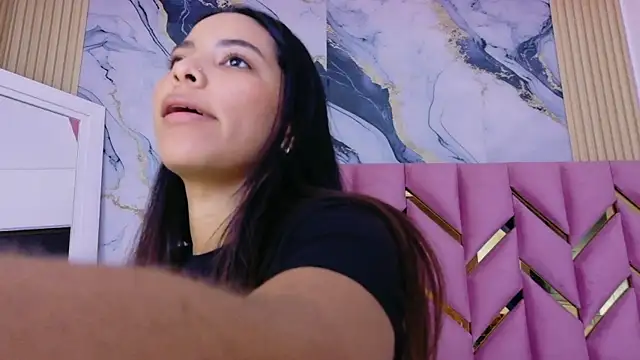 Snapshot of littleebonny chatting on February 2026 01:03:01 AM littleebonny online show from February 2026 01:03:01 AM