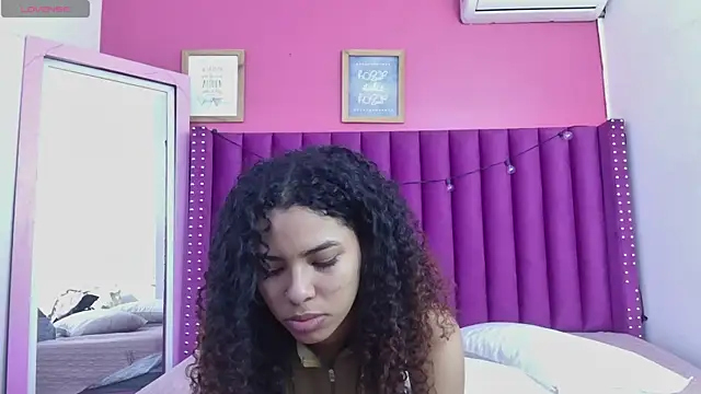 Snapshot of littleebonny chatting on March 2026 12:33:11 PM littleebonny online show from March 2026 12:33:11 PM