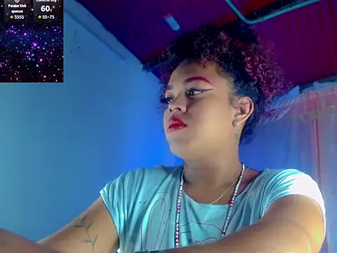 Snapshot of KayleighDreams_ chatting on October 2025 11:44:02 PM KayleighDreams online show from October 2025 11:44:02 PM