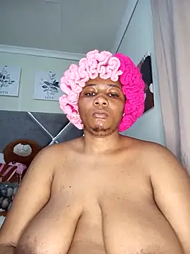 Snapshot of CocoBootyyy chatting on October 2025 06:39:02 PM CocoBootyyy online show from October 2025 06:39:02 PM