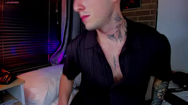 liam oficial02 online show from May 2026 03:44:02 AM