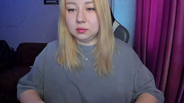 Snapshot of Milafoxxxy chatting on November 2025 10:15:01 AM Milafoxxxy online show from November 2025 10:15:01 AM