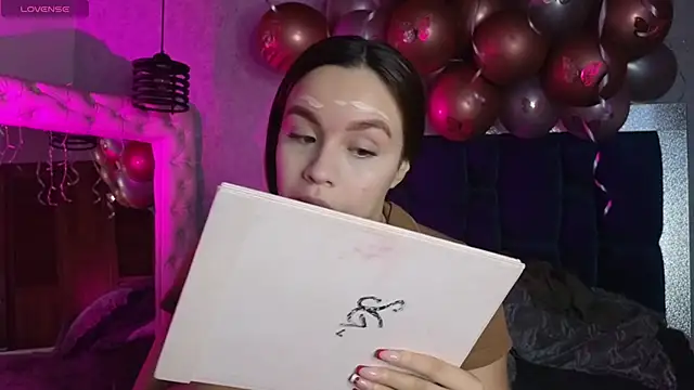 Snapshot of Taiissa_ chatting on November 2025 11:41:01 AM Taiissa online show from November 2025 11:41:01 AM