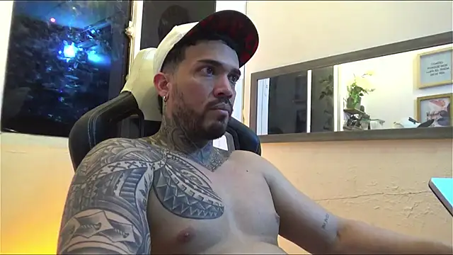 Snapshot of Angel_sex_latin chatting on January 2025 11:36:02 PM Angel sex latin online show from January 2025 11:36:02 PM