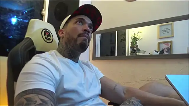 Snapshot of Angel_sex_latin chatting on January 2025 02:50:01 AM Angel sex latin online show from January 2025 02:50:01 AM