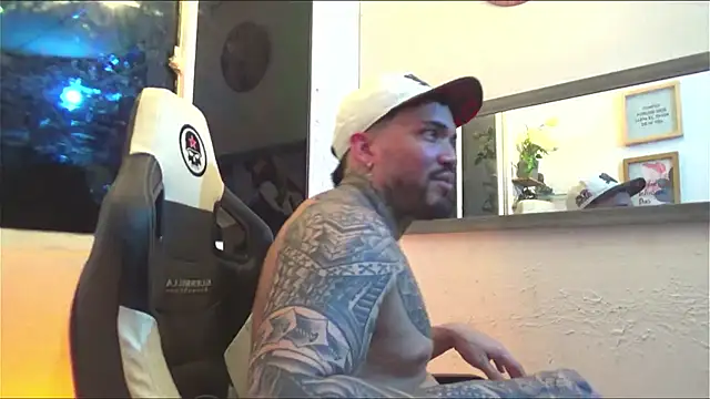 Snapshot of Angel_sex_latin chatting on January 2025 06:53:02 AM Angel sex latin online show from January 2025 06:53:02 AM