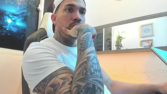 Snapshot of Angel_sex_latin chatting on February 2025 03:30:01 AM Angel sex latin online show from February 2025 03:30:01 AM