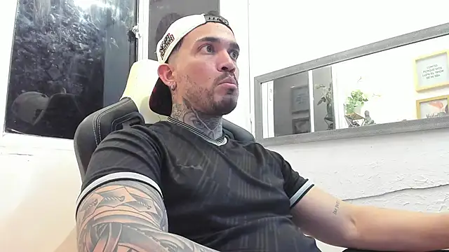 Snapshot of Angel_sex_latin chatting on February 2025 04:04:02 AM Angel sex latin online show from February 2025 04:04:02 AM