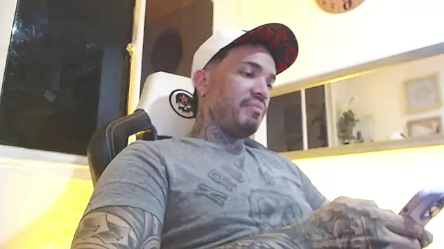 Snapshot of Angel_sex_latin chatting on February 2025 06:05:02 AM Angel sex latin online show from February 2025 06:05:02 AM