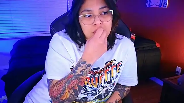 Snapshot of miacanela_xo chatting on January 2025 06:19:02 AM miacanela xo online show from January 2025 06:19:02 AM