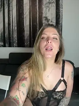 Snapshot of LiliMorganxxx chatting on April 2026 10:45:01 PM LiliMorganxxx online show from April 2026 10:45:01 PM