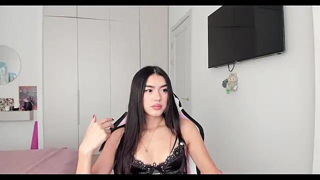 Snapshot of Shineel chatting on September 2025 05:31:01 AM Shineel online show from September 2025 05:31:01 AM