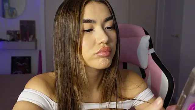 Snapshot of Shineel chatting on November 2025 08:14:01 AM Shineel online show from November 2025 08:14:01 AM