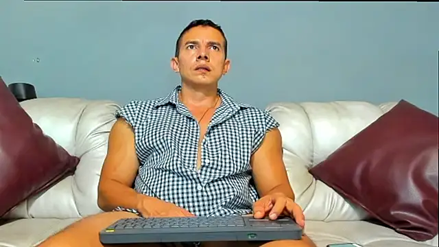 derekk frostt online show from May 2026 03:44:02 AM