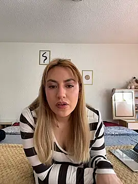 Alexxabootty online show from November 2025 07:15:01 PM